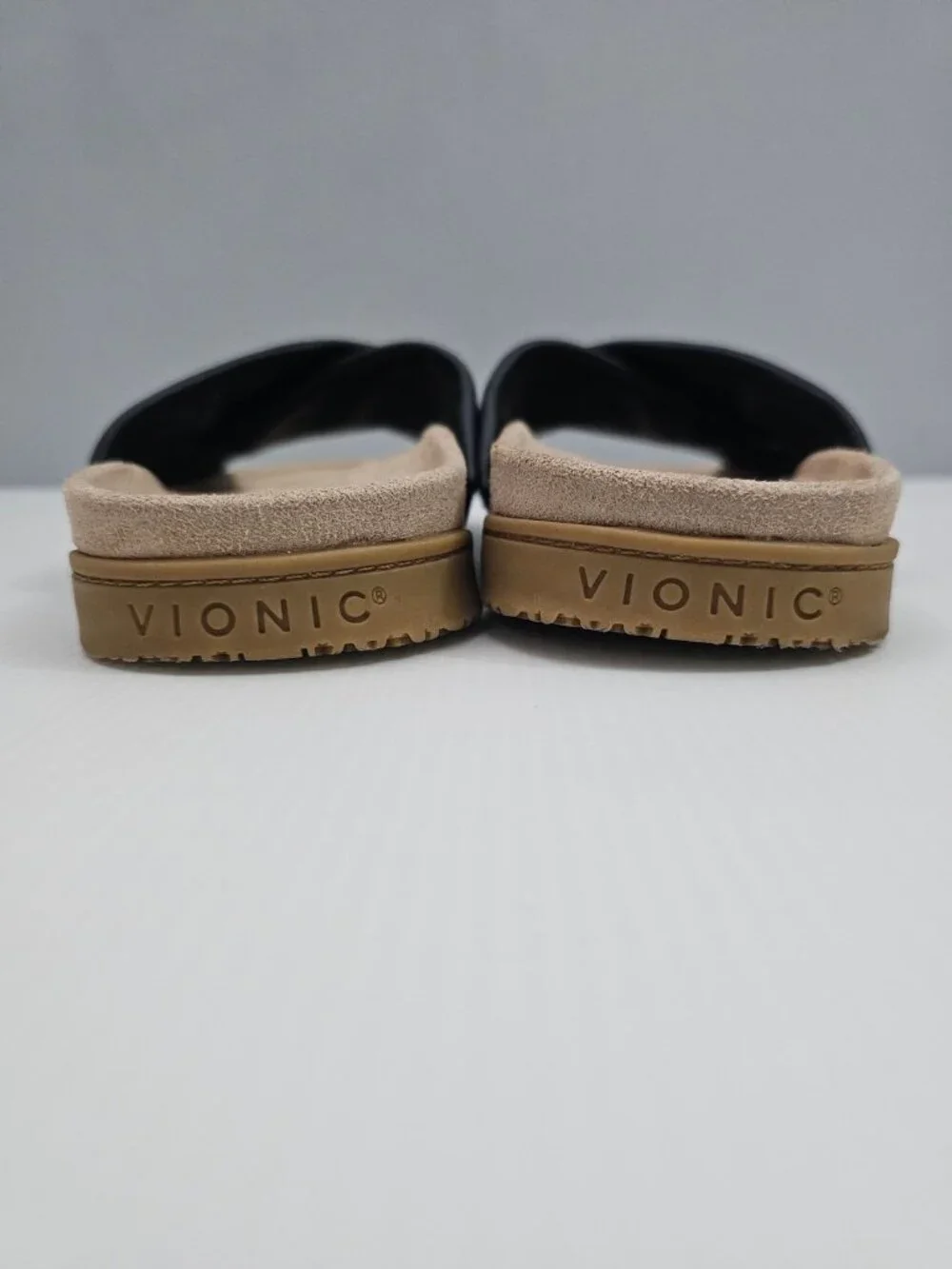 Vionic Black Cross‑Strap Comfort Slide